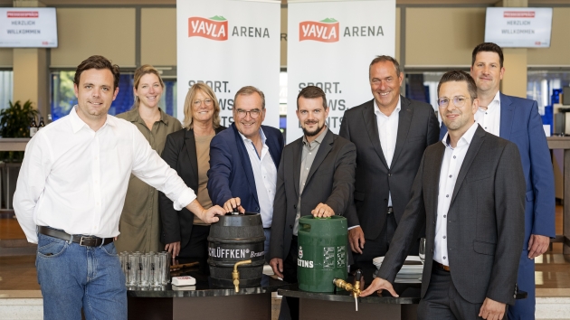 In der Yayla Arena in Krefeld wird demnächst Veltins ausgeschenkt - Die Yayla Arena und das Seidenweberhaus haben mit der Brauerei C. & A. Veltins und der lokalen Altbiermarke Schlüffken ihre neuen Bierpartner vorgestellt - Quelle: SIimon Erath